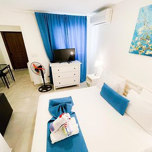 Deluxe Queen Studio
